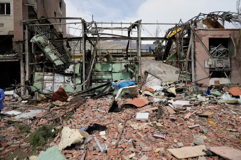 ส่วนหนึ่งของมหาวิทยาลัยชาฮิด เบเฮชตี หลังถูกทำลายจากการโจมตีทางอากาศของสหรัฐฯ-อิสราเอล เมื่อวันที่ 4 เมษายน 2026