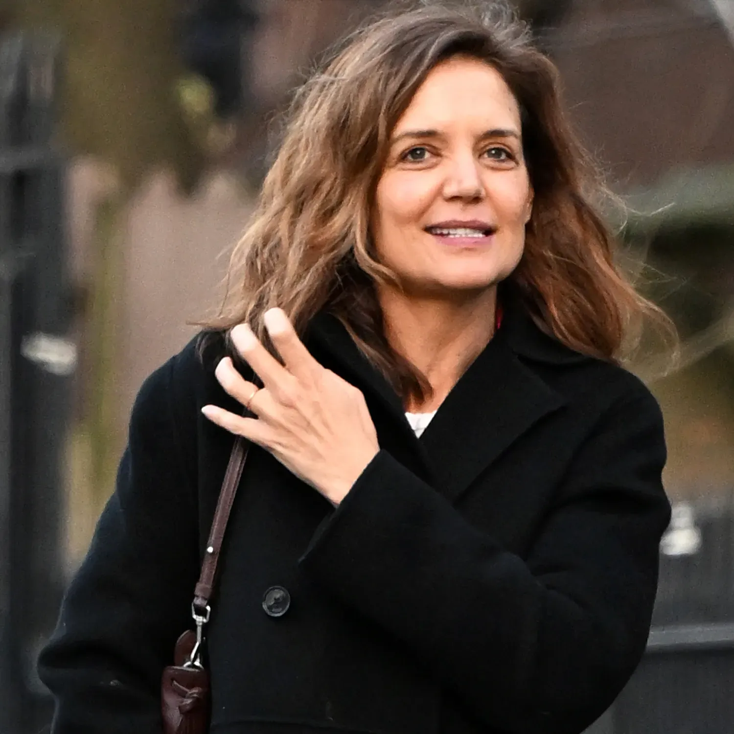 Katie-Holmes-040826-5fe83d516c094dbc9d5036fdb27d84fd 1.webp
