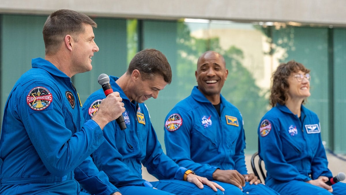 ลูกเรือทดสอบการบิน อาร์เทมิส 2 ของนาซา