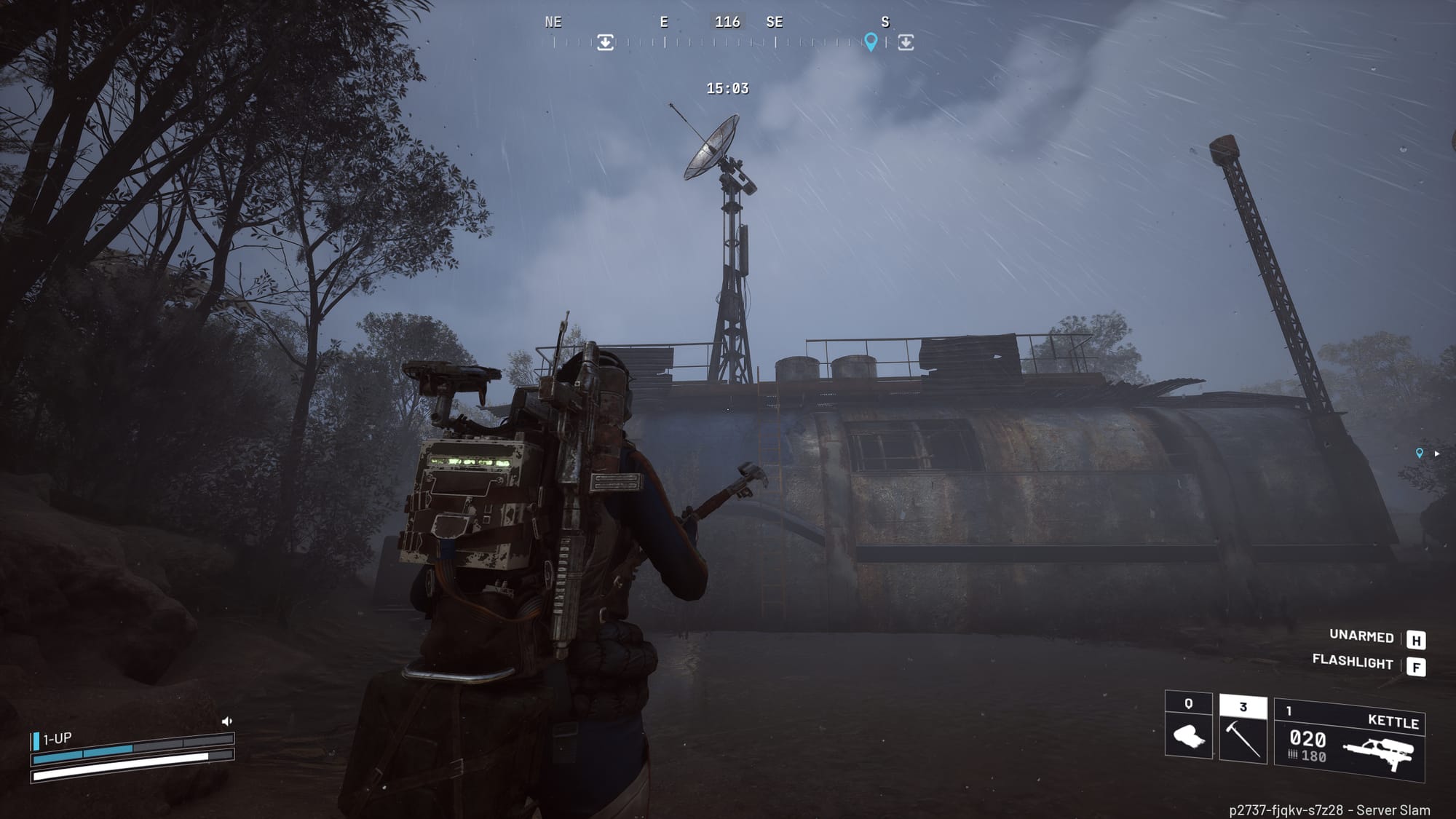 โลเคชัน Field Depot ของ Arc Raiders: ผู้เล่นมองขึ้นไปที่จานเรดาร์บนยอด Field Depot ในพื้นที่หนองน้ำ