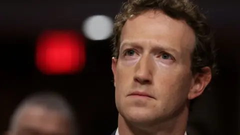 Mark Zuckerberg ซีอีโอของ Meta ให้การต่อคณะกรรมาธิการตุลาการวุฒิสภาสหรัฐฯ เมื่อวันที่ 31 มกราคม