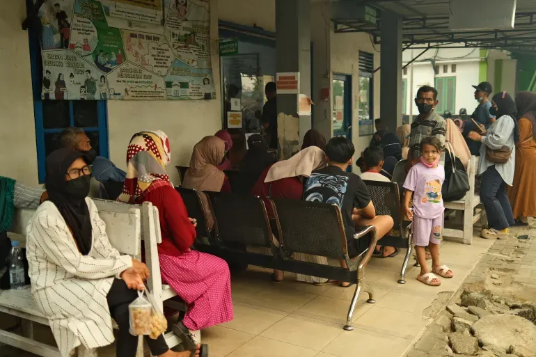 Many in Indonesia's West Kalimantan seek medical care for exposure to thick haze and ash
