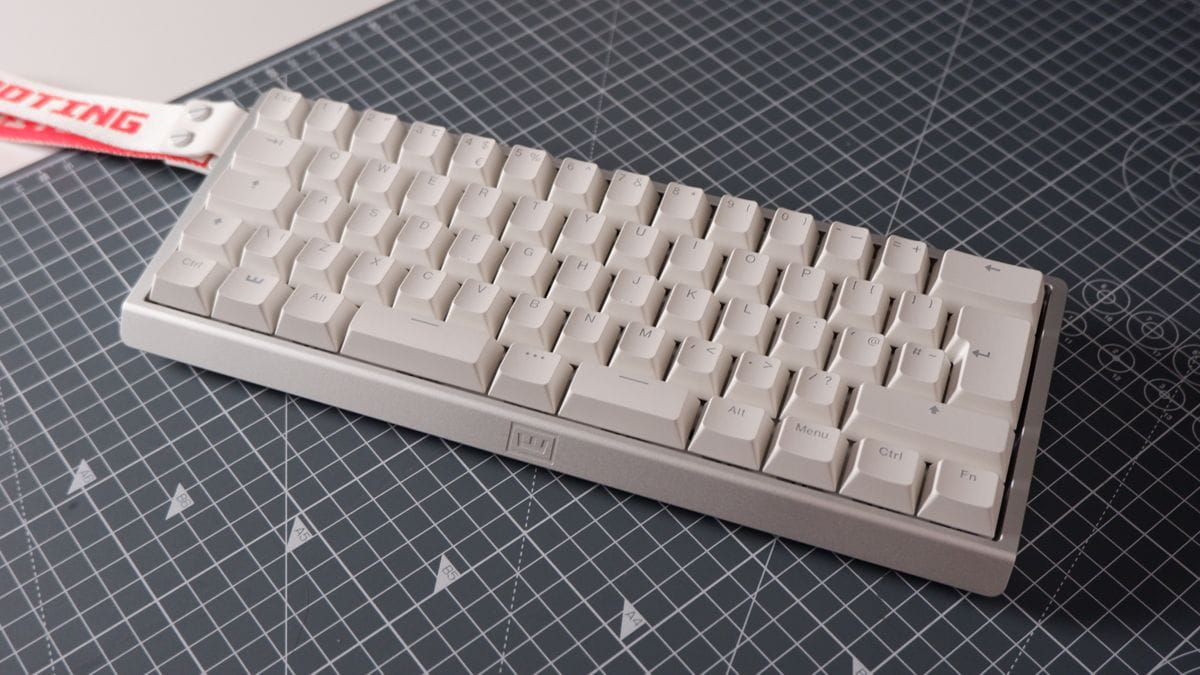Wooting 60HE v2 ในหลายขั้นตอนของการประกอบ