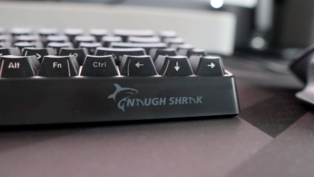 Gamakay x NaughShark NS68 บนโต๊ะ