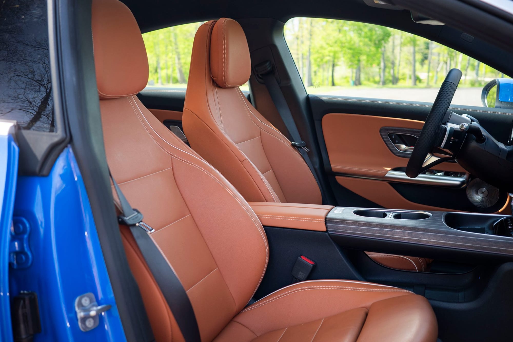 Mercedes-Benz CLA350 Electric มุมด้านข้าง