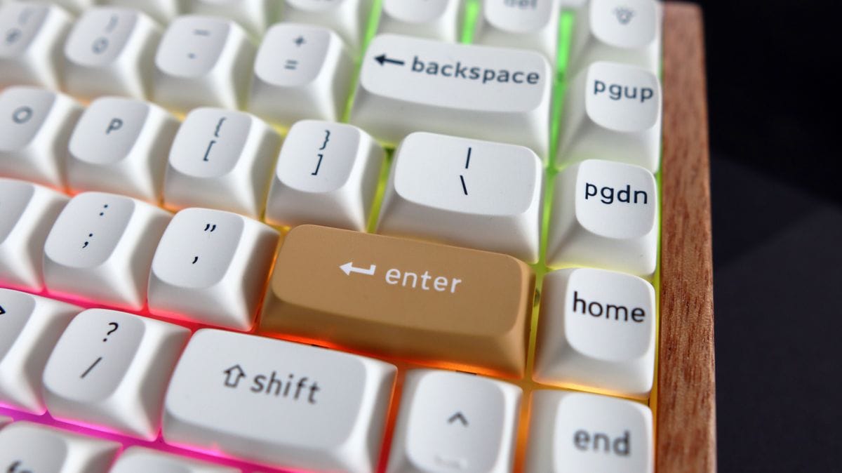 Keychron K2 HE ลายไม้ คีย์แคปสีขาว เปิด RGB