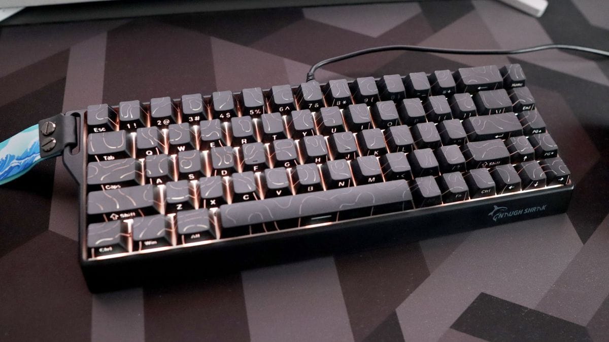 Gamakay x NaughShark NS68 บนโต๊ะ