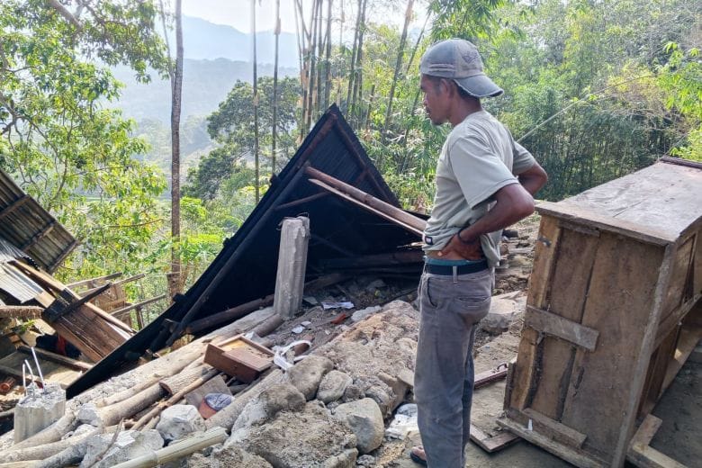 A man examines the damage to a building following an earthquake in East Manggarai, East Nusa Tenggara province, Indonesia, on August 15, 2026.