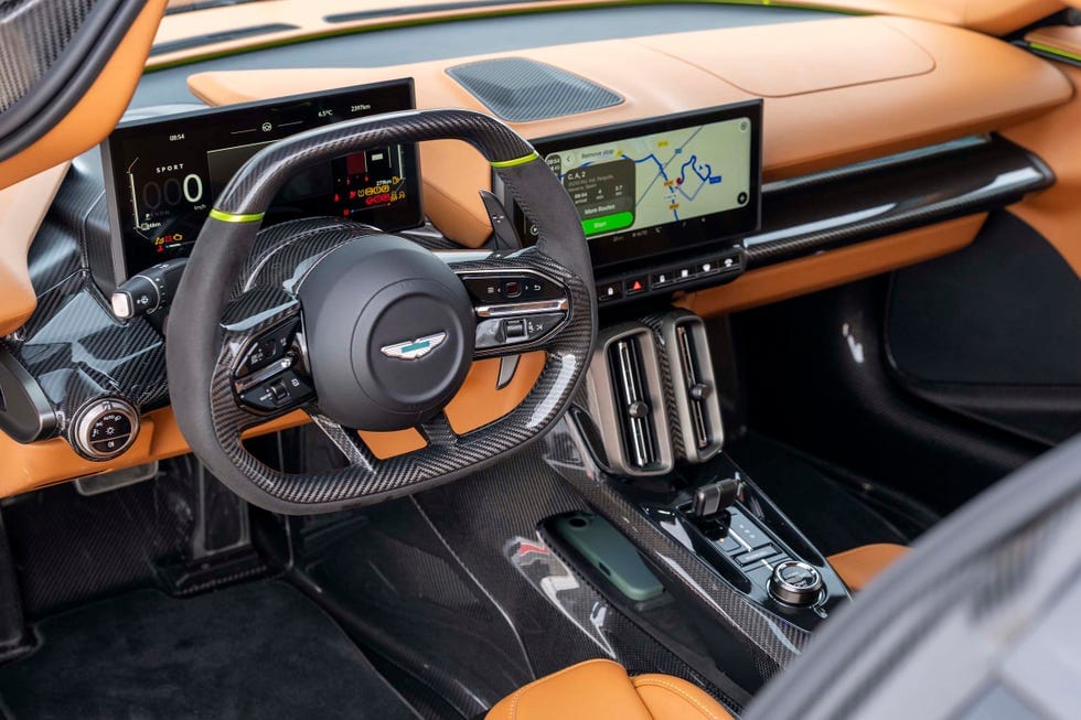 ภายในห้องโดยสาร Aston Martin Valhalla เบาะคาร์บอนไฟเบอร์