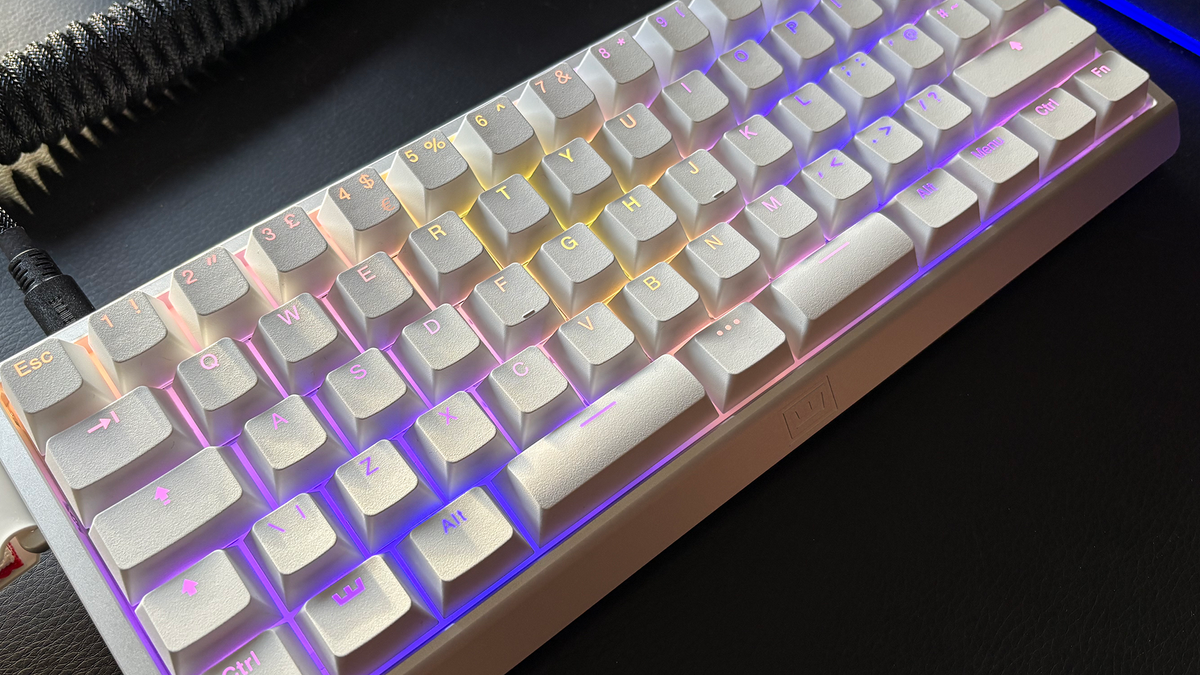 Wooting 60HE v2 พร้อมสเปซบาร์แบบแยกสีขาว เปิดไฟ RGB