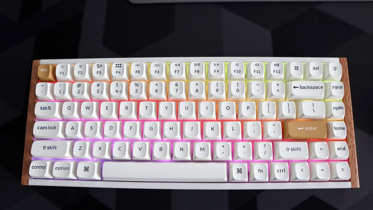 Keychron K2 HE ลายไม้ คีย์แคปสีขาว เปิด RGB