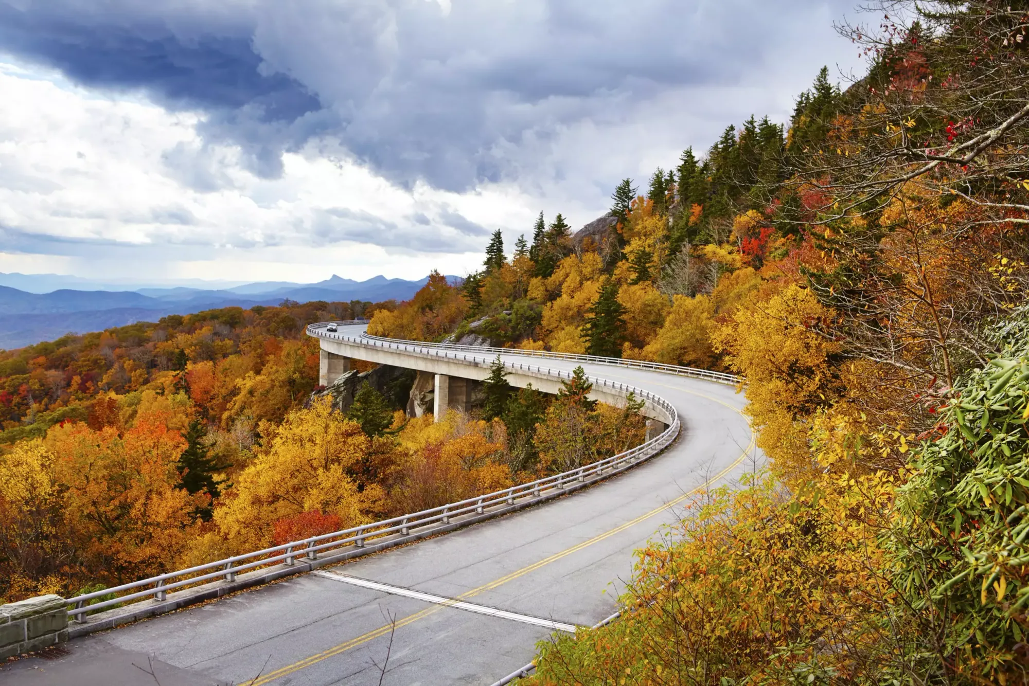 สีสันฤดูใบไม้ร่วงตลอดเส้นทาง Blue Ridge Parkway