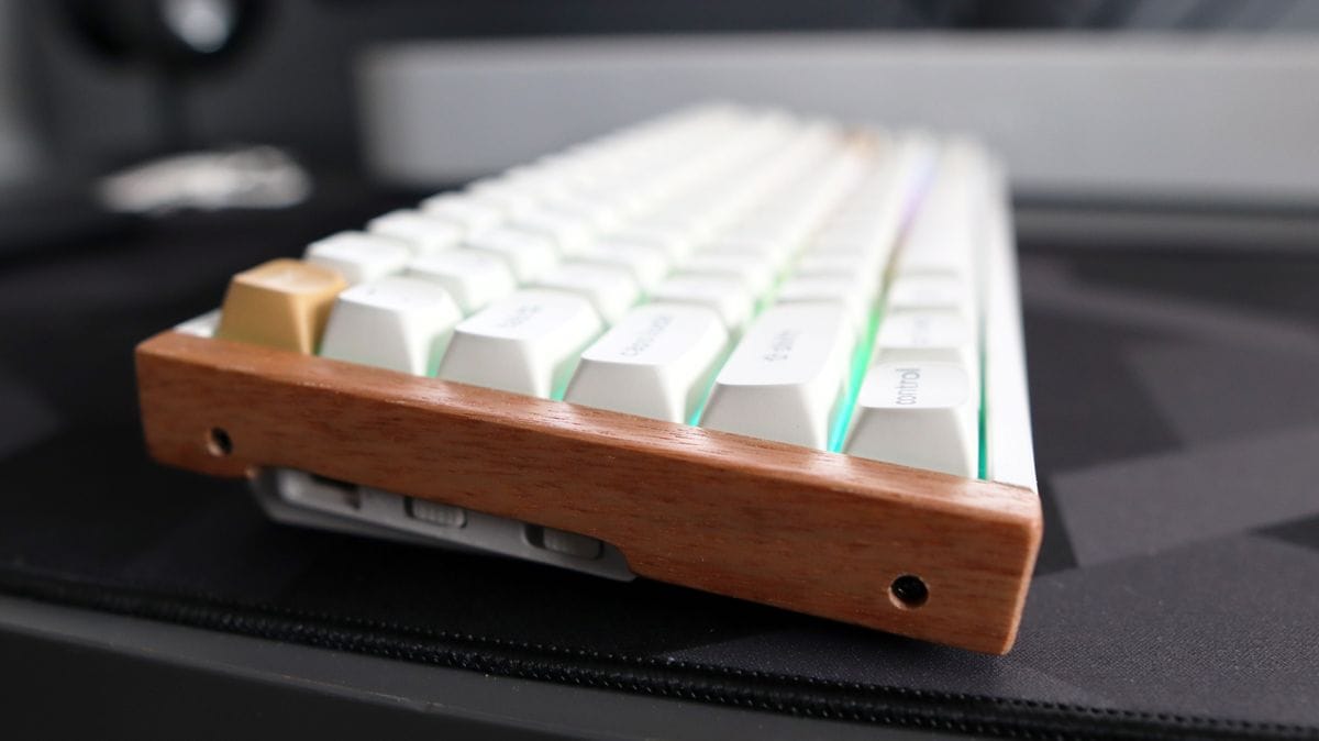 Keychron K2 HE ลายไม้ คีย์แคปสีขาว เปิด RGB