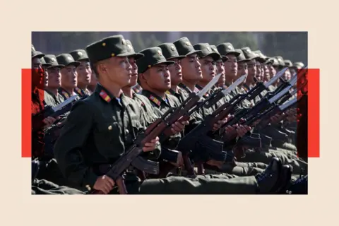 ทหารกองทัพประชาชนเกาหลี (KPA) เดินสวนสนามระหว่างการชุมนุมครั้งใหญ่