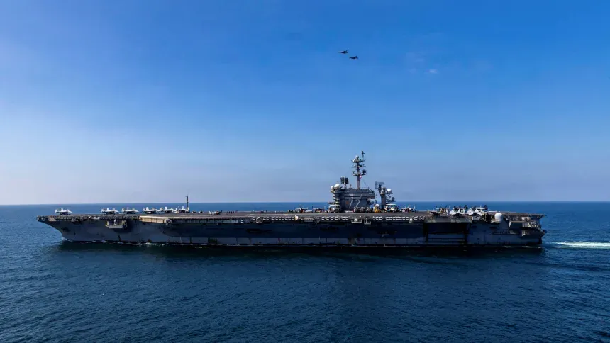 เรือบรรทุกเครื่องบิน USS อับราฮัม ลินคอล์น ระหว่างปฏิบัติการโจมตีอิหร่านในชื่อปฏิบัติการ Epic Fury เมื่อวันที่ 3 มีนาคม 2026