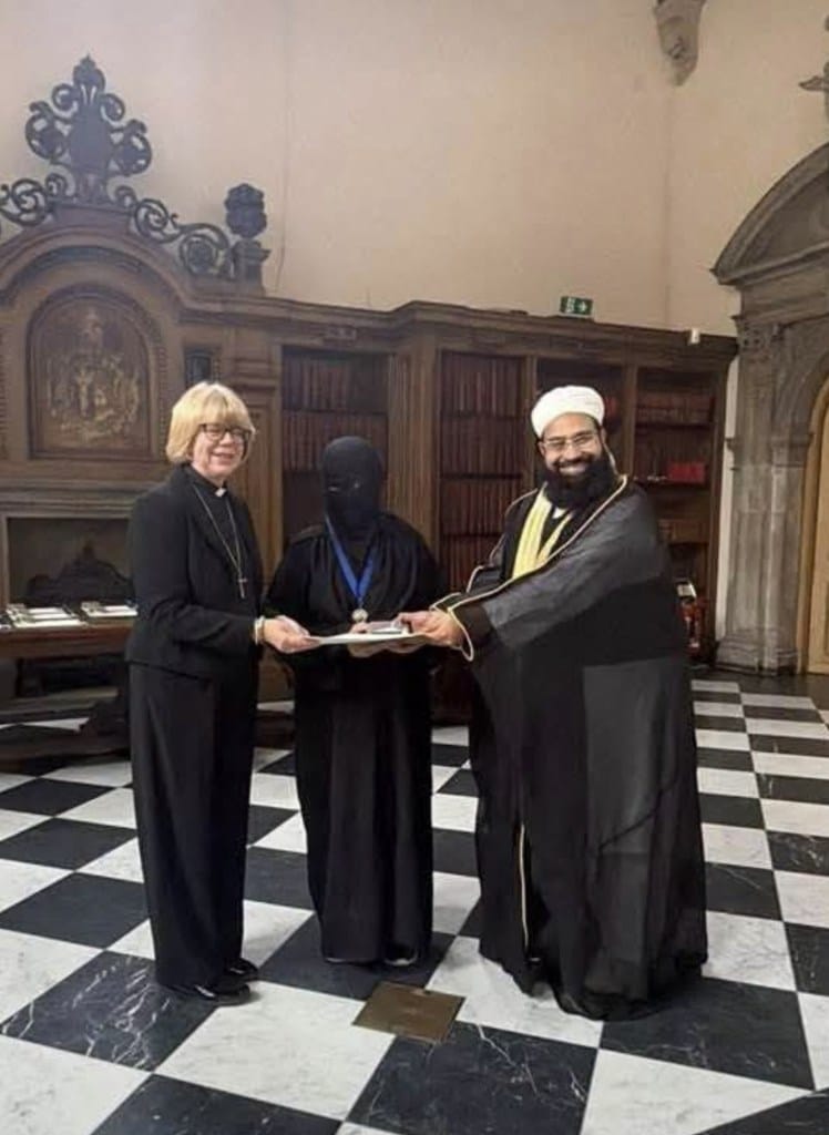Archbishop of Canterbury Dame Sarah Mullally presenting an interfaith award to Pakistani cleric Hafiz Muhammad Tahir Mehmood Ashrafi, with his wife.