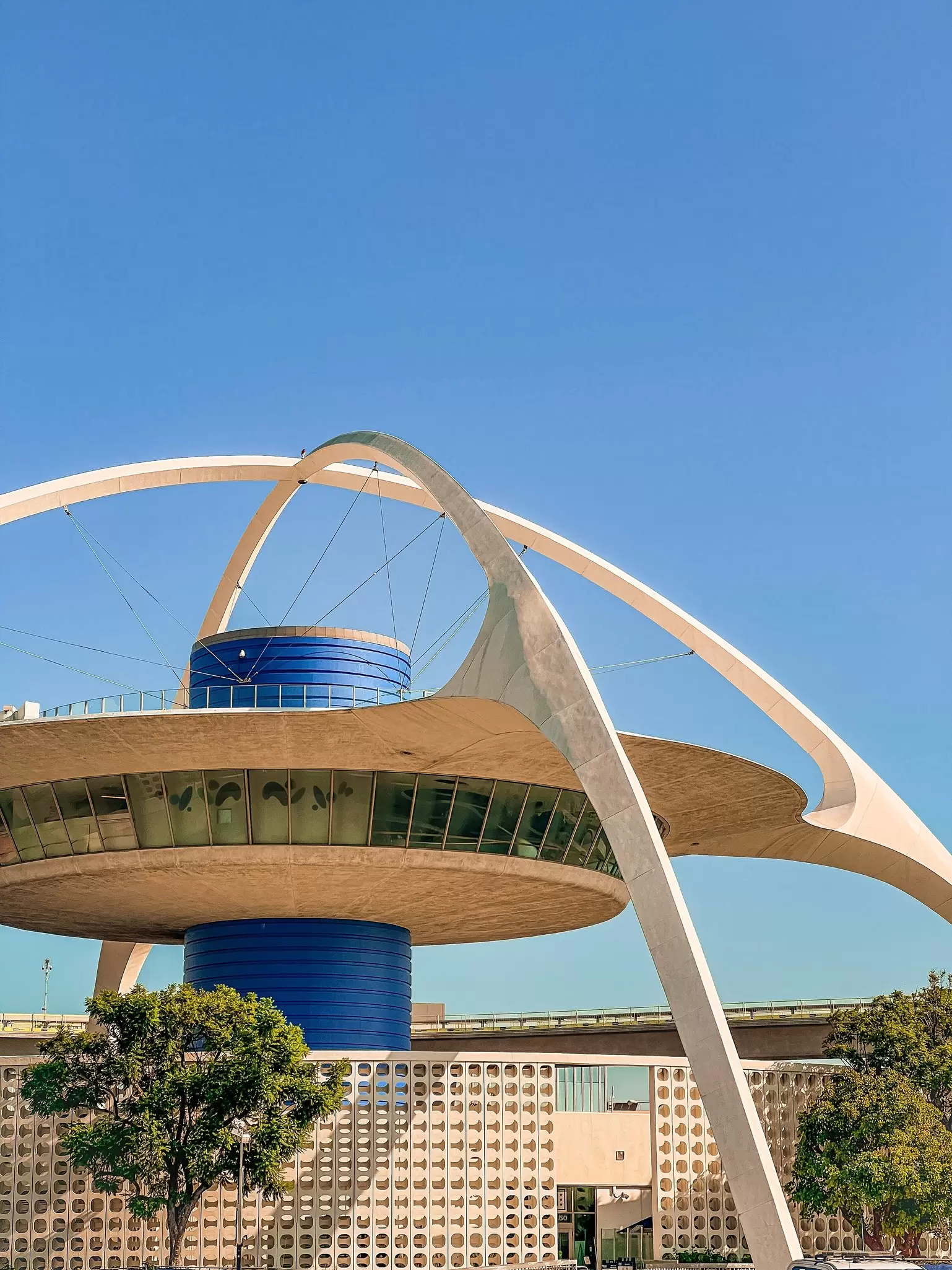 อาคาร Theme Building ที่สนามบินนานาชาติลอสแอนเจลิส (LAX)