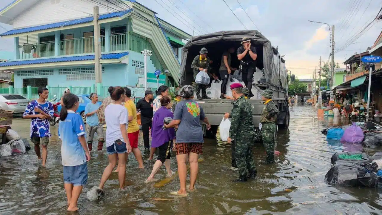 วิกฤตน้ำท่วมในไทยยังกระทบ 27 จังหวัดและกรุงเทพฯ ประชาชนเดือดร้อน 3.16 ล้านคน และระดับน้ำยังเพิ่มขึ้นในหลายพื้นที่