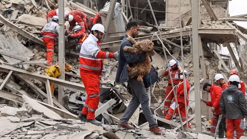 อิหร่านโจมตีเทลอาวีฟด้วยหัวรบลูกปรายเพื่อตอบโต้การสังหารหัวหน้าความมั่นคง