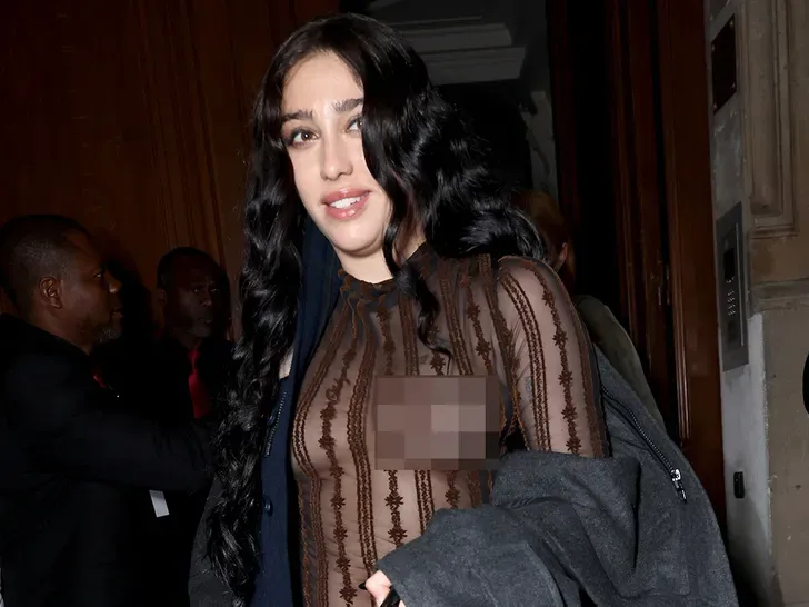 ลูกสาวของมาดอนน่า ลูร์ด เลออน — "ฉันแสดงออกถึงตัวเอง" ผ่านชุดโปร่งบางสุดกล้า!