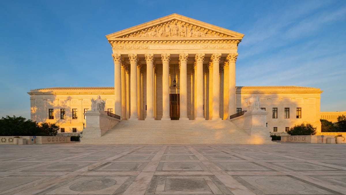 ศาลสูงสุดสหรัฐฯ ตัดสินค้านกฎหมายห้าม 'บำบัดเปลี่ยนเพศสภาพ' ของรัฐโคโลราโดที่มุ่งเป้าเยาวชน LGBTQ
