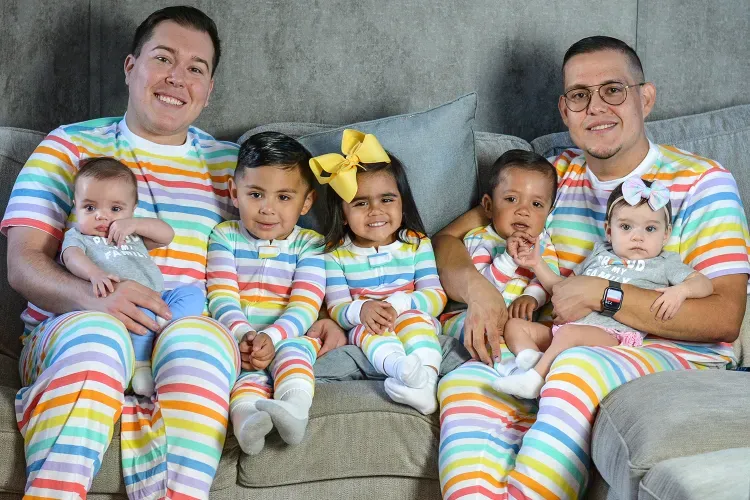 ไม่มีครอบครัวไหนที่ผิดปกติ ครีเอเตอร์ TikTok 'Daddy Jai' เลี้ยงลูก 5 คนสอนให้รู้จักรักความหลากหลาย