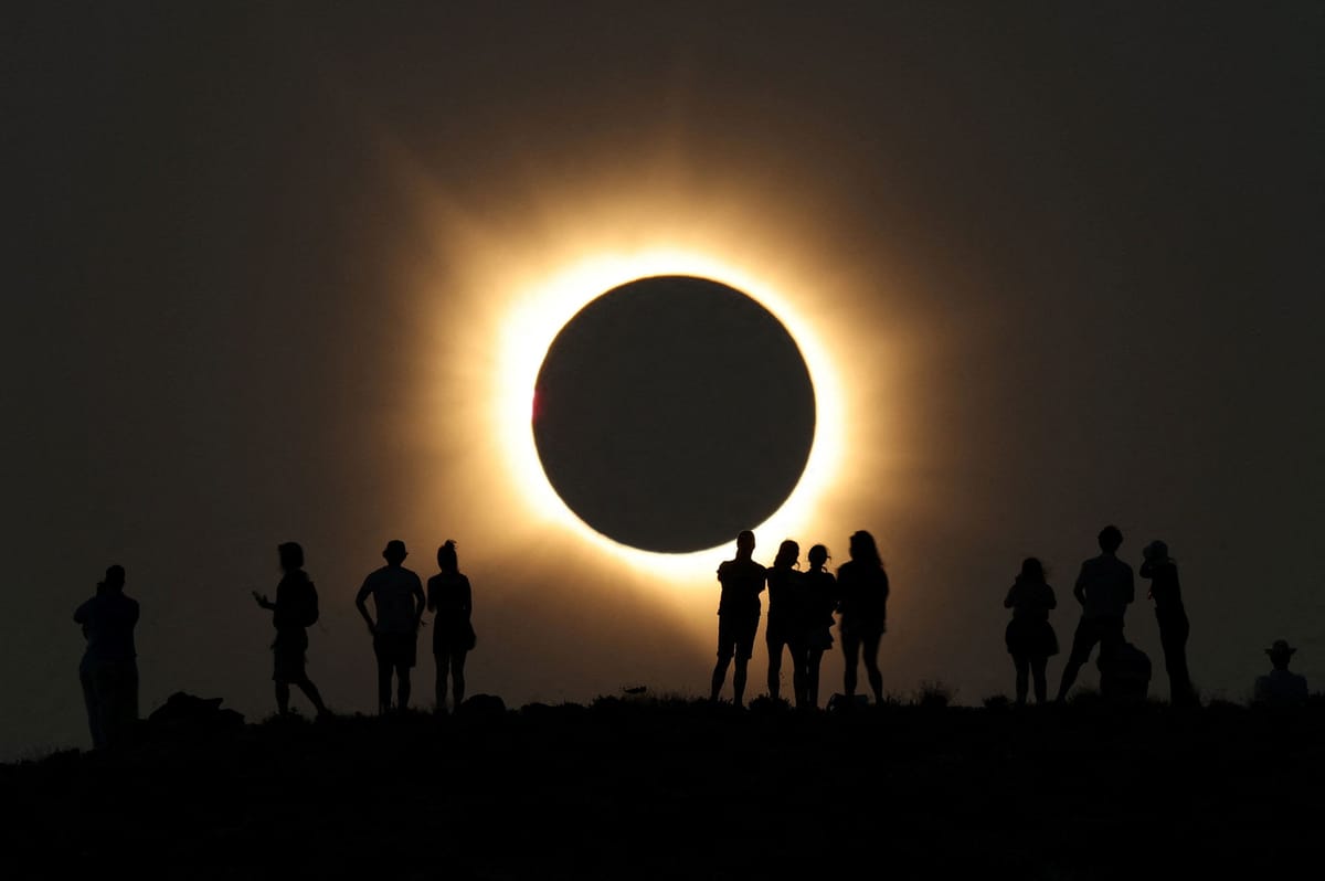 ภาพสวยที่สุดจากสุริยุปราคาเมื่อวันพุธ
