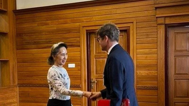กาชาดเข้าเยี่ยม ออง ซาน ซู จี หลังกองทัพเมียนมาถูกจี้พิสูจน์ว่ายังมีชีวิต
