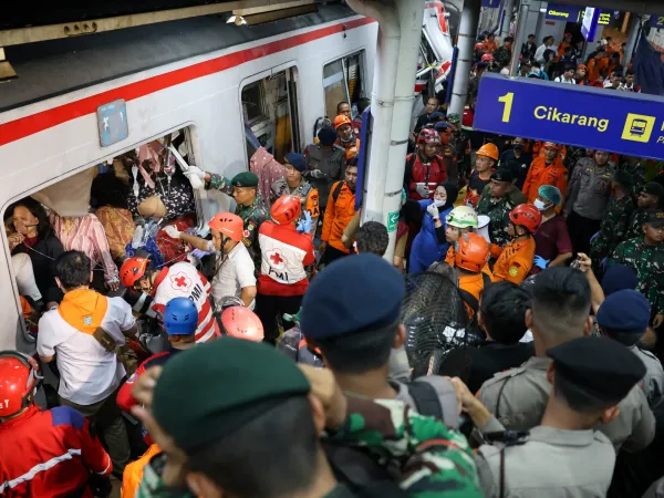ยอดผู้เสียชีวิตจากเหตุรถไฟชนใกล้กรุงจาการ์ตา ประเทศอินโดนีเซีย เพิ่มเป็น 14 คน