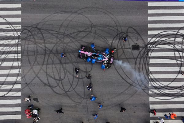 ปวดคอจากการนั่งทำงาน ลองเทคนิคฝึกคอแบบนักแข่ง F1 ที่ใช้ได้กับชาวออฟฟิศ
