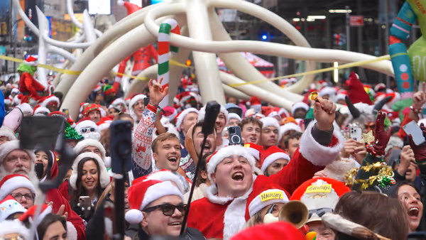 ผู้จัดงาน SantaCon โดนตั้งข้อหา หลังถูกกล่าวหาว่าเอาเงินการกุศลไปใช้ส่วนตัว
