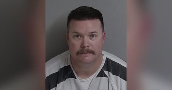 หัวหน้าดับเพลิงที่ฆ่าคู่หมั้นและลูกชายของเธอ หลังทะเลาะกันเรื่องหนังเกี่ยวกับนักดับเพลิง ถูกตัดสินจำคุกตลอดชีวิต