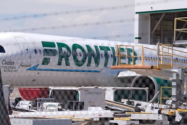 ชายปีนรั้วเข้ารันเวย์สนามบินเดนเวอร์ ถูกเครื่องบิน Frontier ชนเสียชีวิต