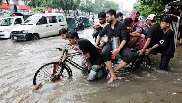 ฝนตกหนักและน้ำท่วมฉับพลันในบังกลาเทศ คร่าชีวิตอย่างน้อย 51 ราย